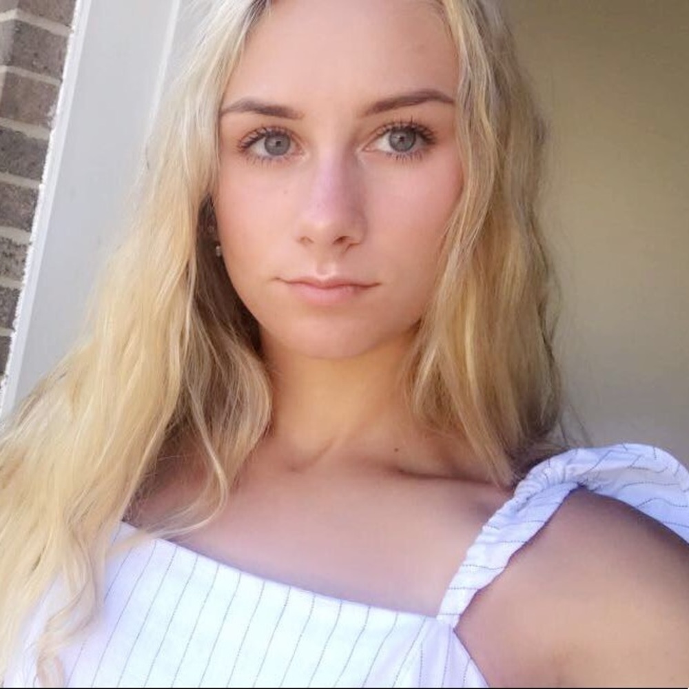 Meet your Posher, Danielle